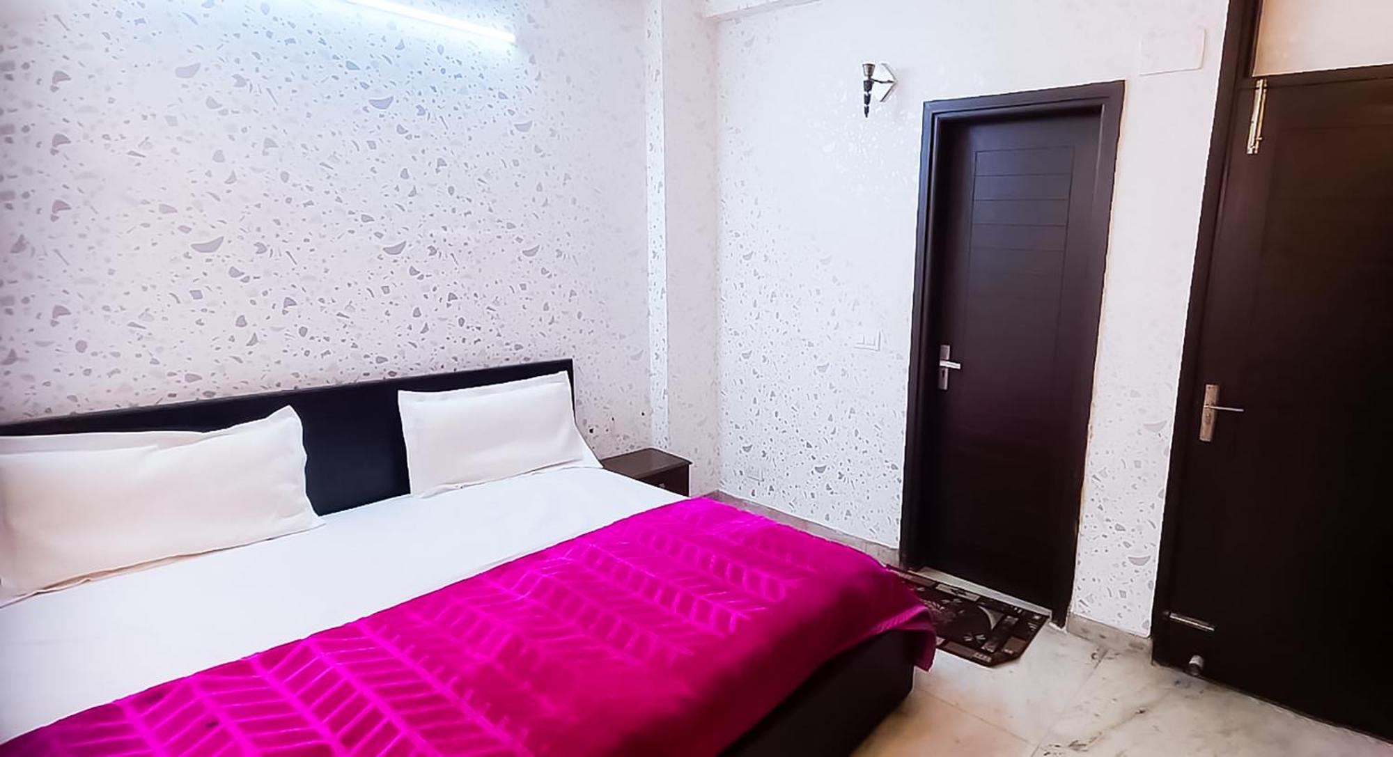 Deluxe Room In Cr Park New Delhi Exterior photo