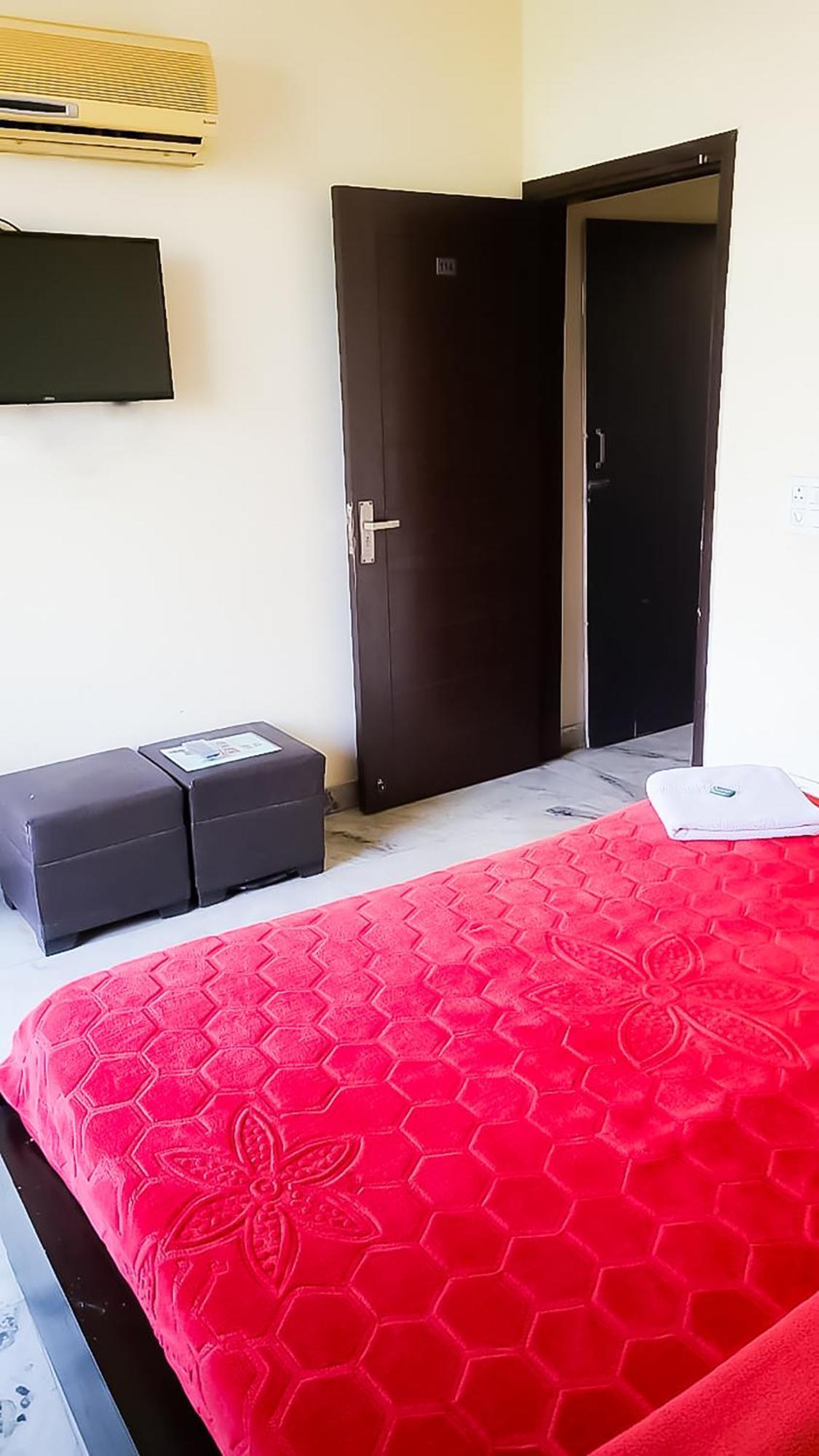 Deluxe Room In Cr Park New Delhi Exterior photo