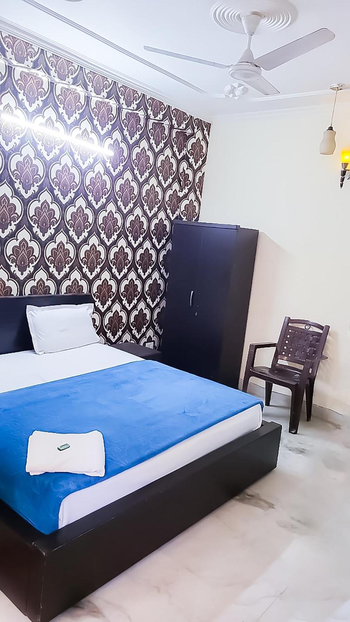 Deluxe Room In Cr Park New Delhi Exterior photo
